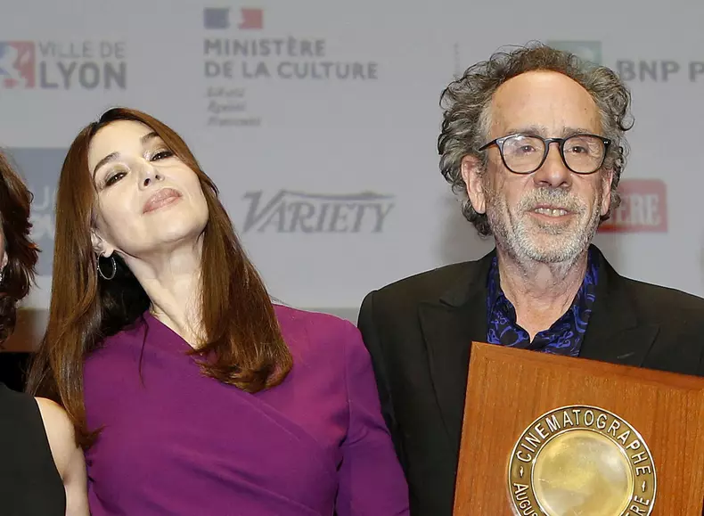 Monica Bellucci și Tim Burton și-au ținut idila secretă timp de câteva luni. Cum i-au surprins acum paparazzi