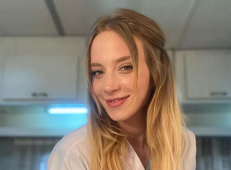 Cine este și câți ani are Hayal Köseoğlu. Cum a devenit celebră interpreta Acelyey din serialul „Doctorul minune” (6)