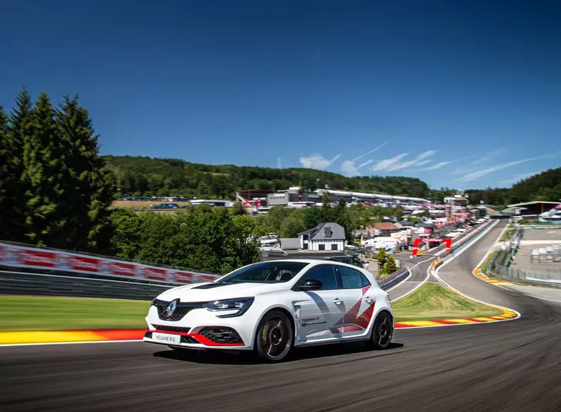 renault-megane-rs-trophy-r