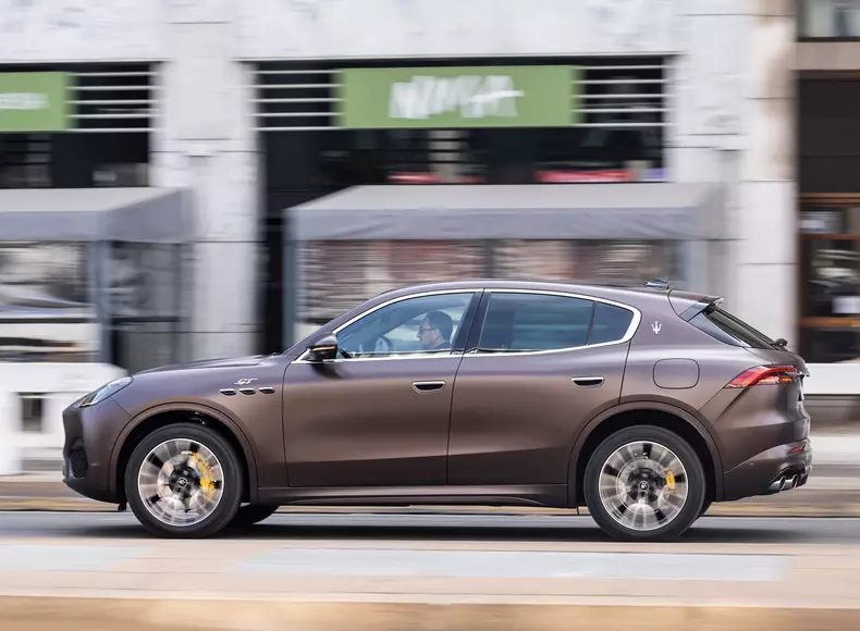 Maserati-Grecale-2023-HD-18f553031c0382a391dbbebd000ac3de7f60d5287