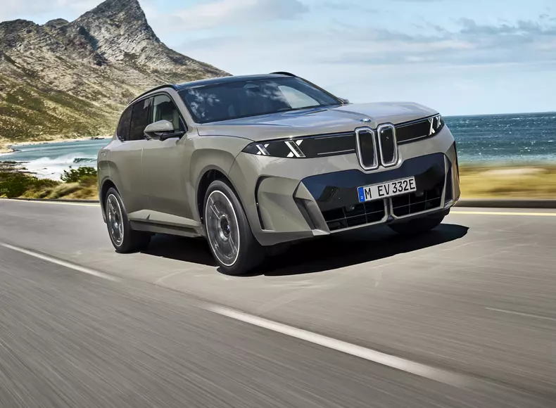 P90645967_highRes_bmw-ix5-60-xdrive-06