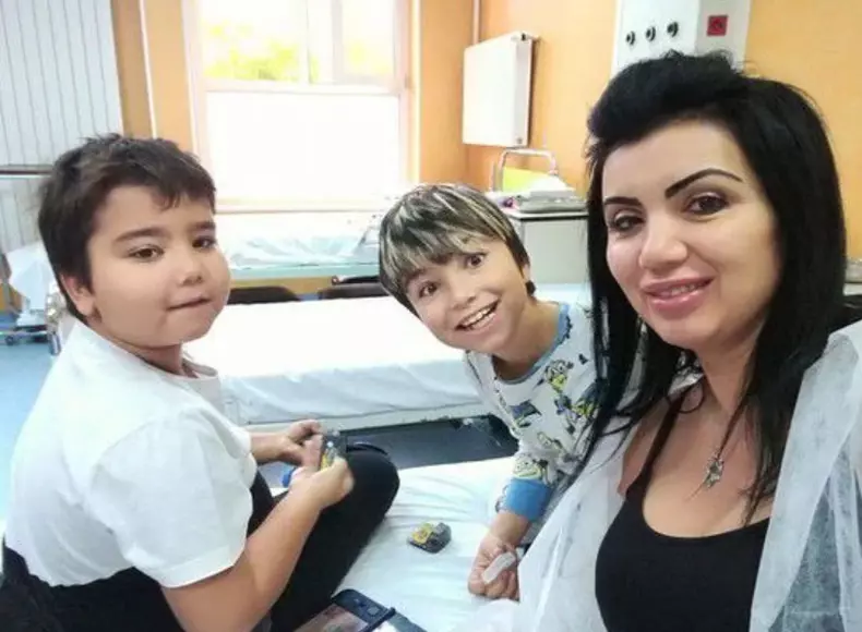 adriana bahmuteanu si baietii ei 3