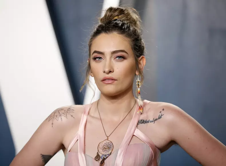foto articol paris jackson