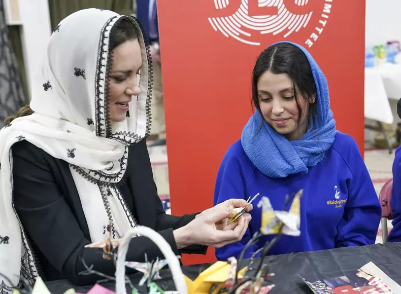 Moment stânjenitor pentru Kate Middleton. Ce a pățit prințesa de Wales în timpul unei întâlniri cu un oficial musulman