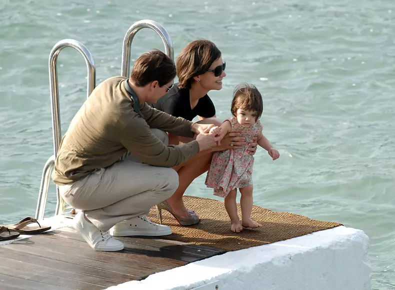 Beach Party for Tom, Katie and Suri 1/1