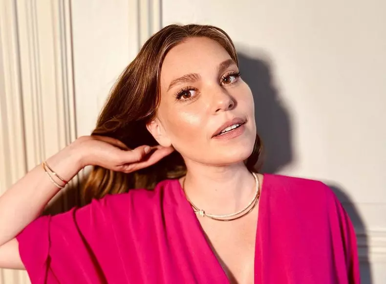 Actrița Asli Enver și-a prezentat fetița. Ce nume special a primit bebelușul