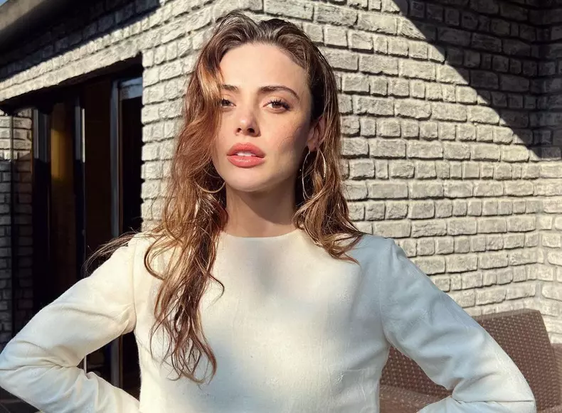 Cine e Rabia Soytürk, Defne din serialul „Melek” de la Kanal D