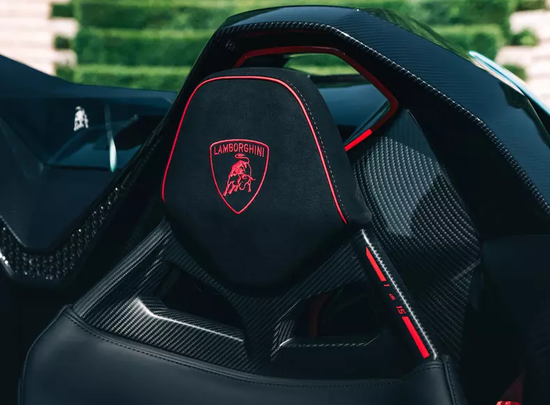 Lamborghini-Fenomeno_Roadster-2027-HD-262b18721c4577244cb26592a40c53c9f5c987e1b