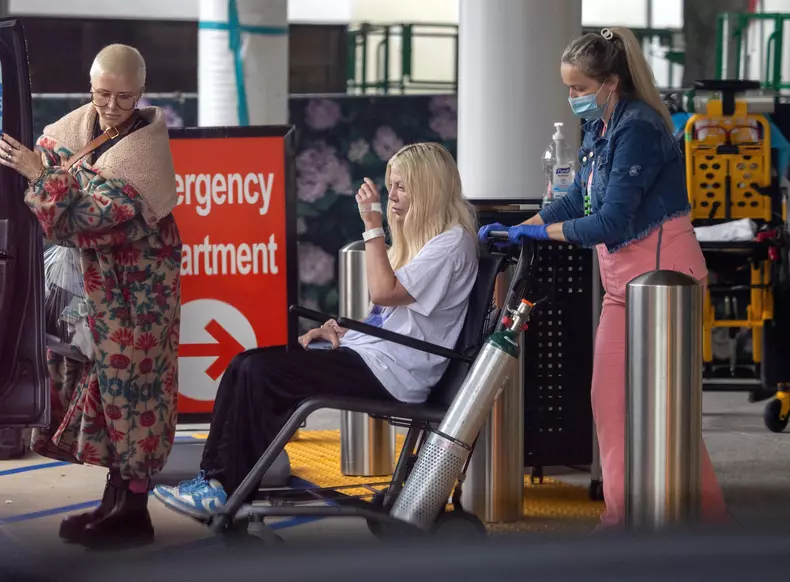 Tori Spelling, imagini îngrijorătoare. Cum au surprins-o paparazzi la ieșirea din spital