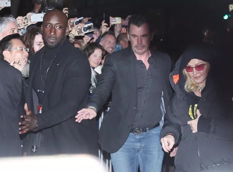 La chanteuse Madonna arrive au Grand Rex pour y donner un concert à Paris