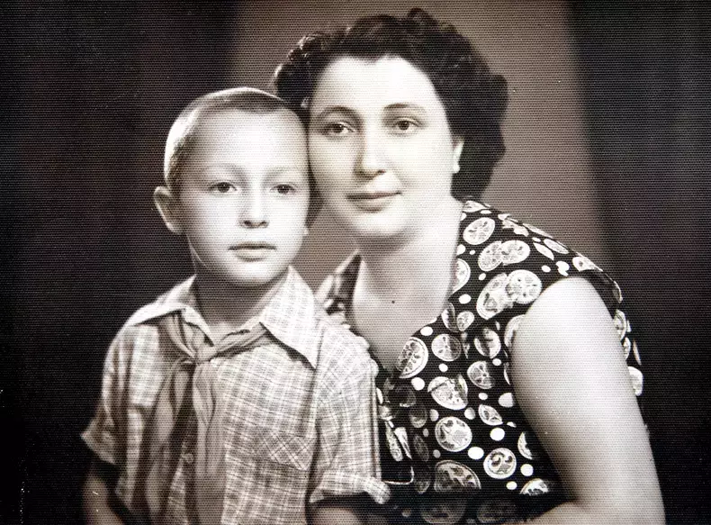 ovidiu-ioaitoaia-cu-mama-1