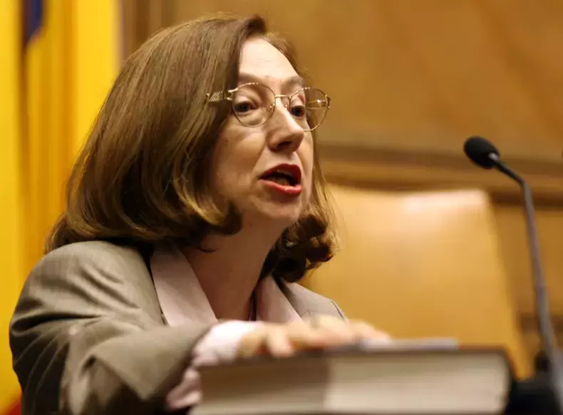 hepta_8622639-1-scaled