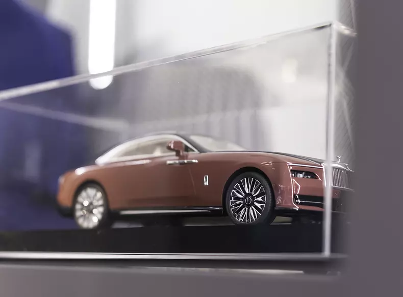 web_P90536072_highRes_rolls-royce-sunningd