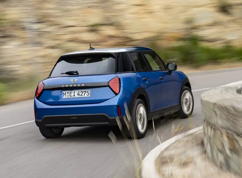 P90559953_highRes_mini-cooper-s-5-door