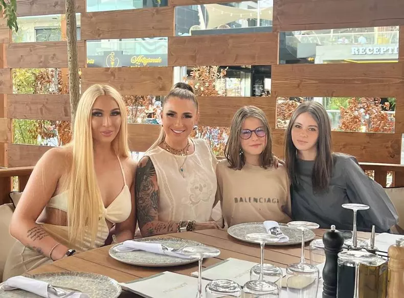 Anamaria-Prodan-si-copiii-sai