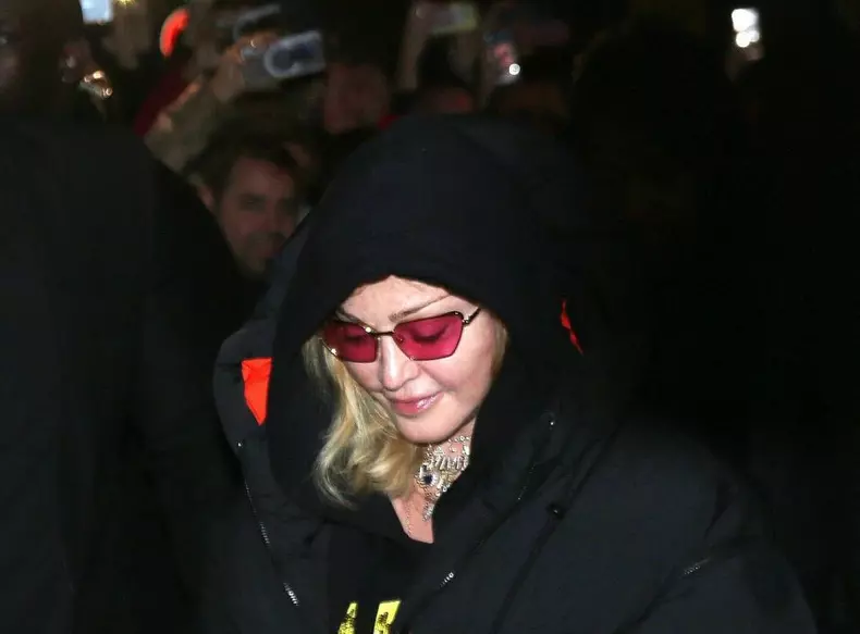 La chanteuse Madonna arrive au Grand Rex pour y donner un concert à Paris