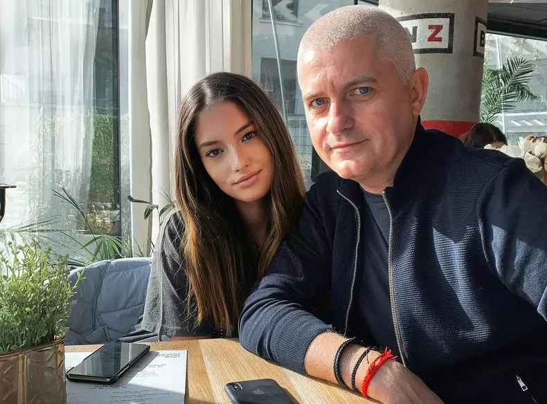 Cum-arata-fiica-adolescenta-a-lui-Virgil-Ia-5