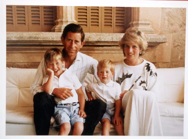 Prințesa Diana, Prințul Charles și fiii lor William și Harry