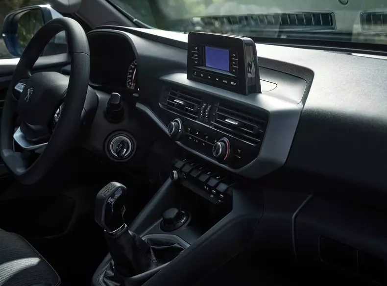 Peugeot-Landtrek-2021-1600-78