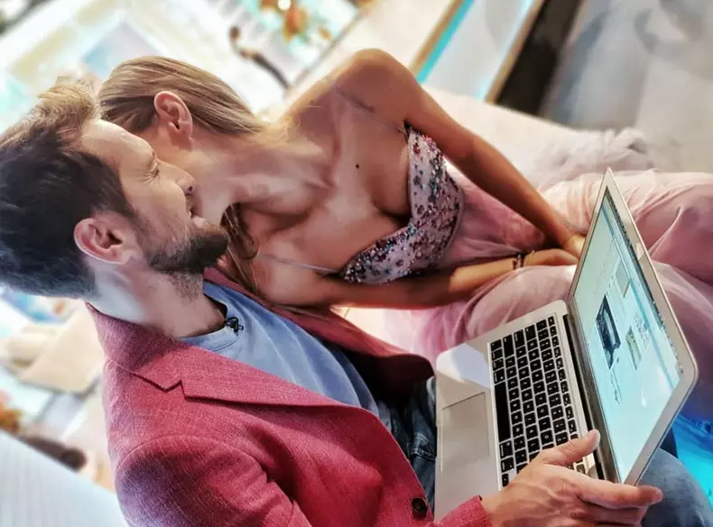 Dani-Oțil-și-Gabriela-Prisăcariu-s-au-filmat-în-pat-1