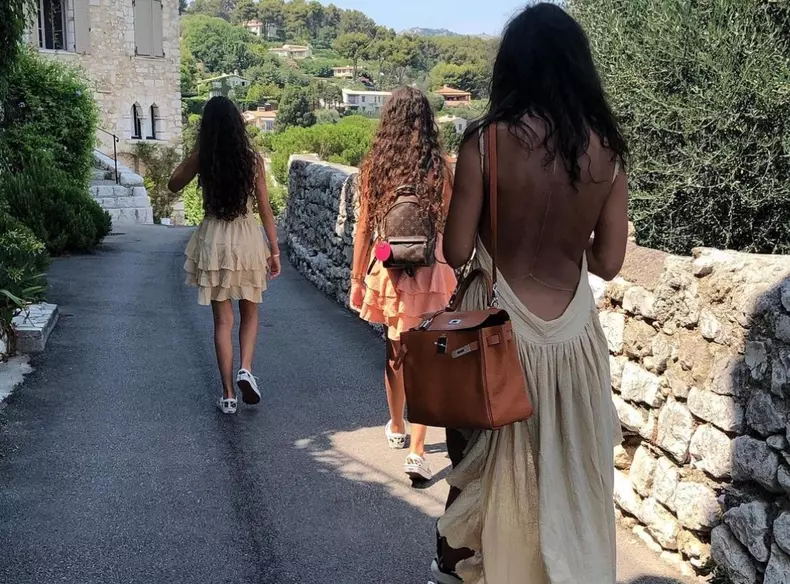 fetele-danei-budeanu-18-ani