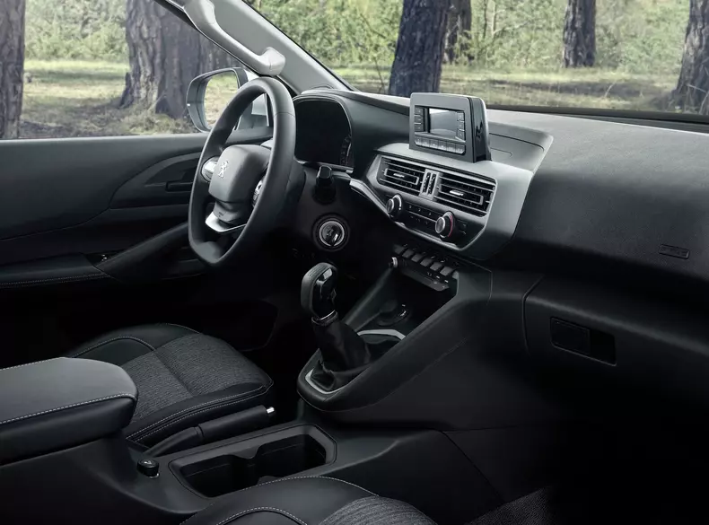 Peugeot-Landtrek-2021-1600-76