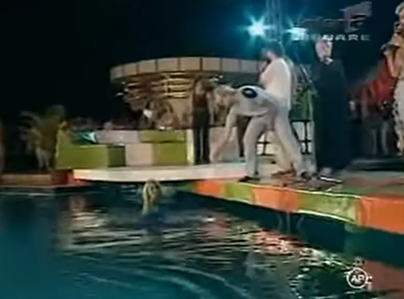 andreea-balan-elena-carstea-scandal-piscina-2002 (10)