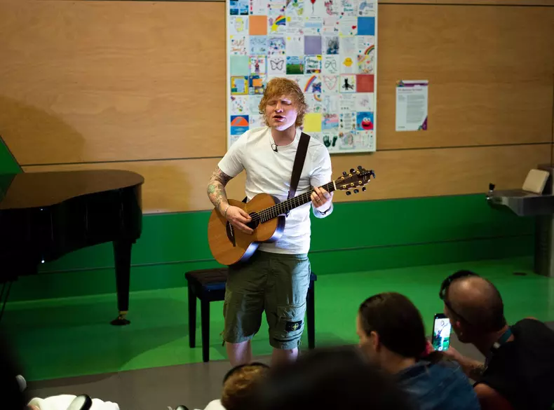 PHOTOS: Ed Sheeran visits and sings for sick kids at Australian childrens hospital during Down Under tour