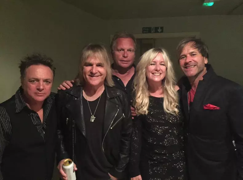 Mike Peters prieteni2