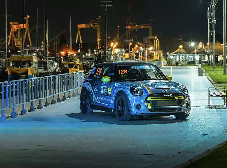 O90462971_highRes_mimi-evo-first-roman