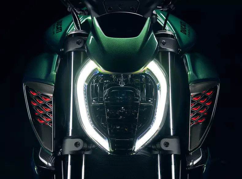 web_Ducati Diavel for Bentley – 5