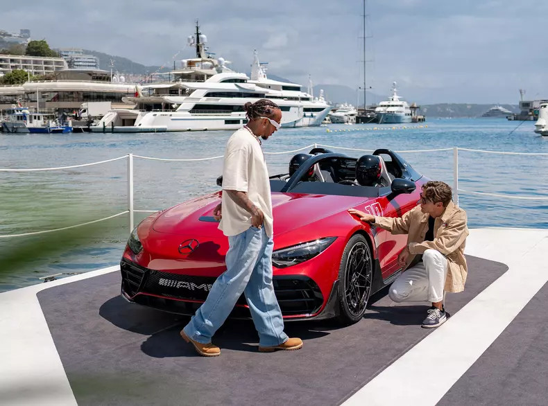 Concept Mercedes-AMG PureSpeed: Expressives Konzeptfahrzeug gibt Ausblick  auf erstes Modell der Mythos-SerieConcept Mercedes-AMG PureSpeed – expressive concept car gives a look at the first model in the Mythos series