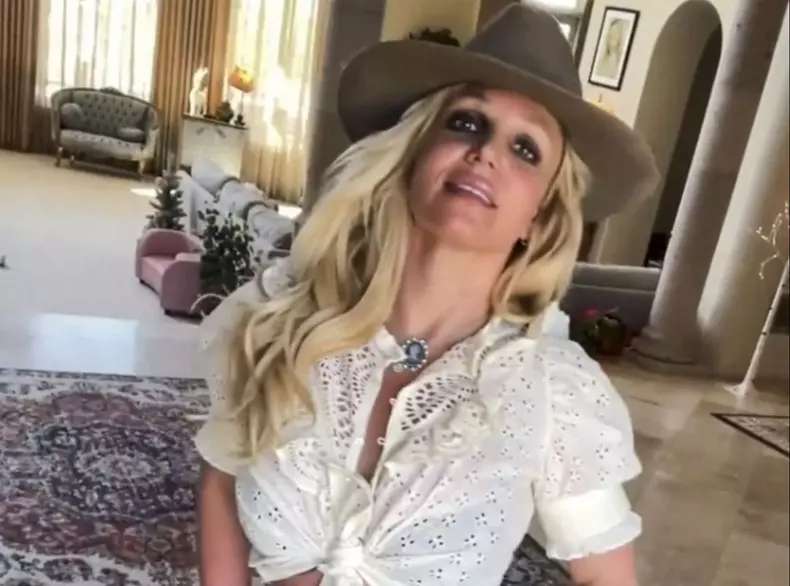 Britney Spears a dansat la nuntă în lenjerie intimă cu diamante. Reacția fanilor