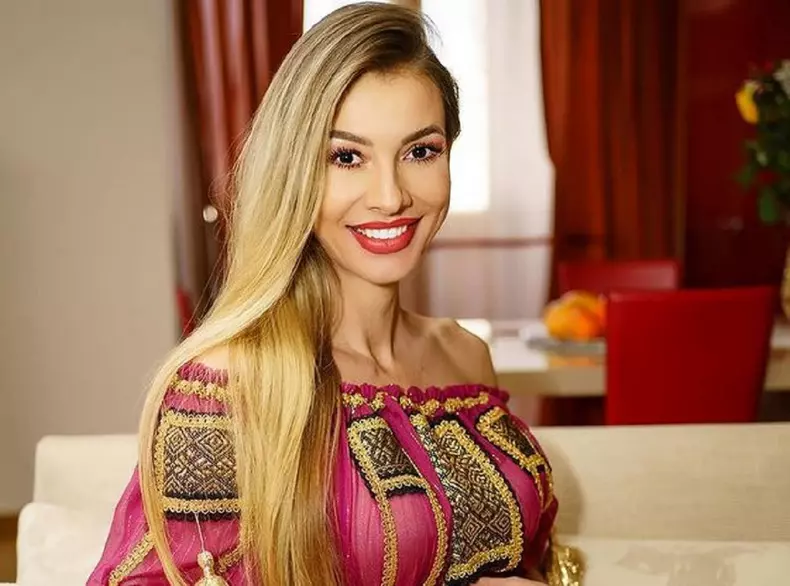 claudia-neghina-ipostaze-incredibile-de-viitoare-mamica-nu-a-avut-vreo-inhibitie-cand-s-a-pozat-asa-8-1