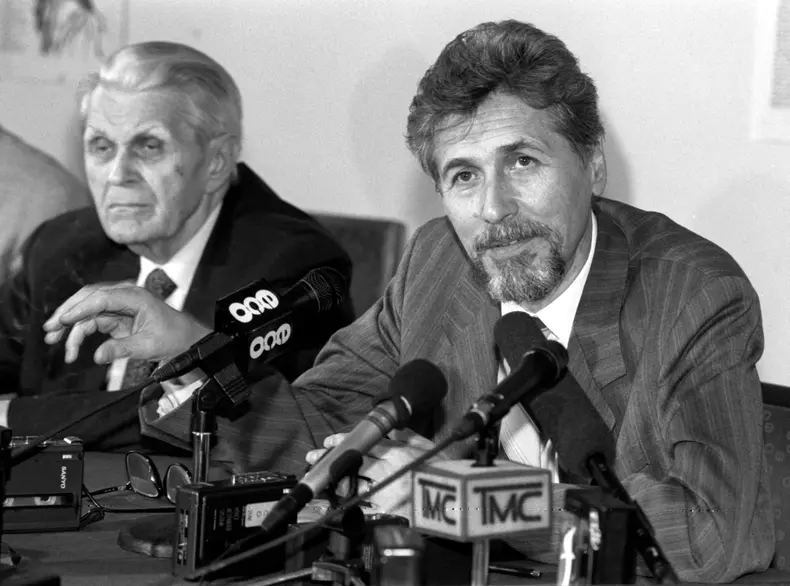 Corneliu Coposu si Emil Constantinescu, conferinta de presa CDR