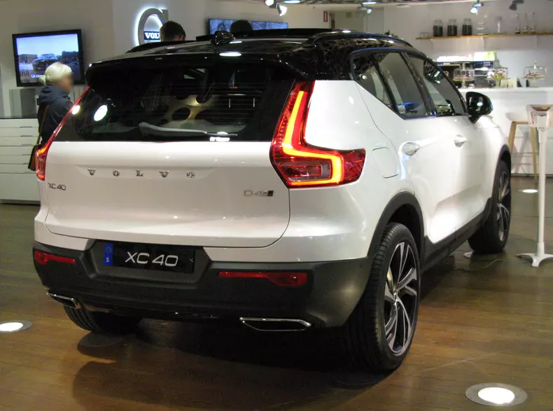 Volvo_XC40_3