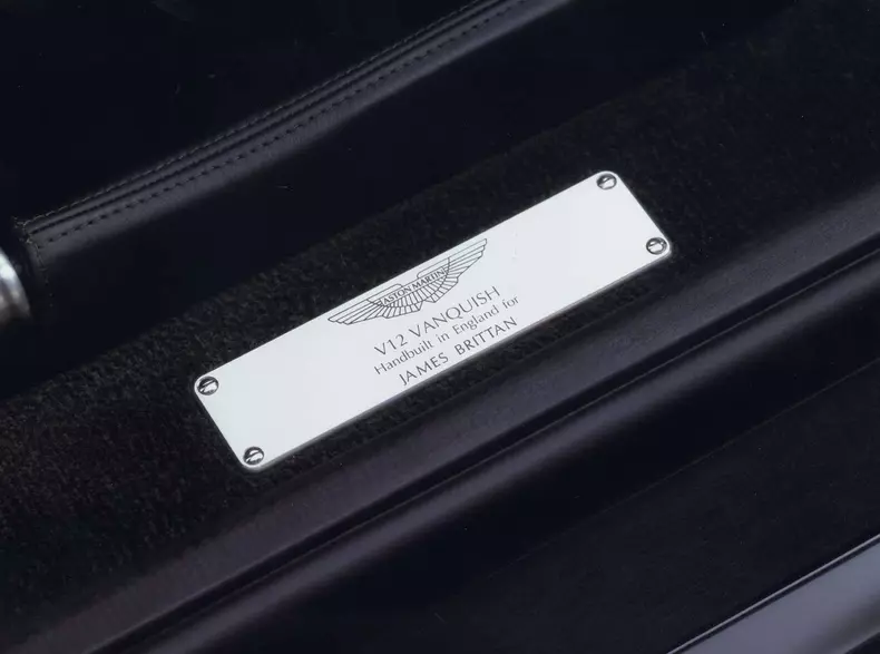Aston Martin Vanquish 2