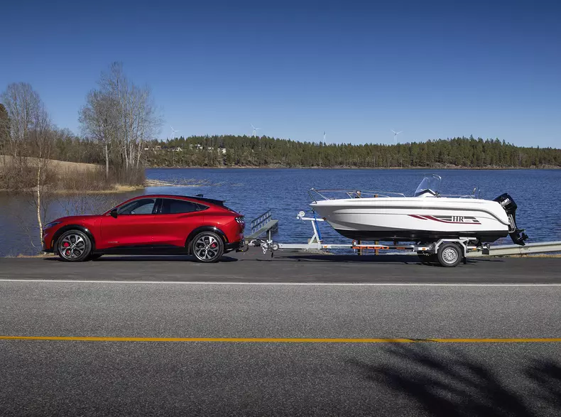 2022_FORD_MACH-E_TOWING_03