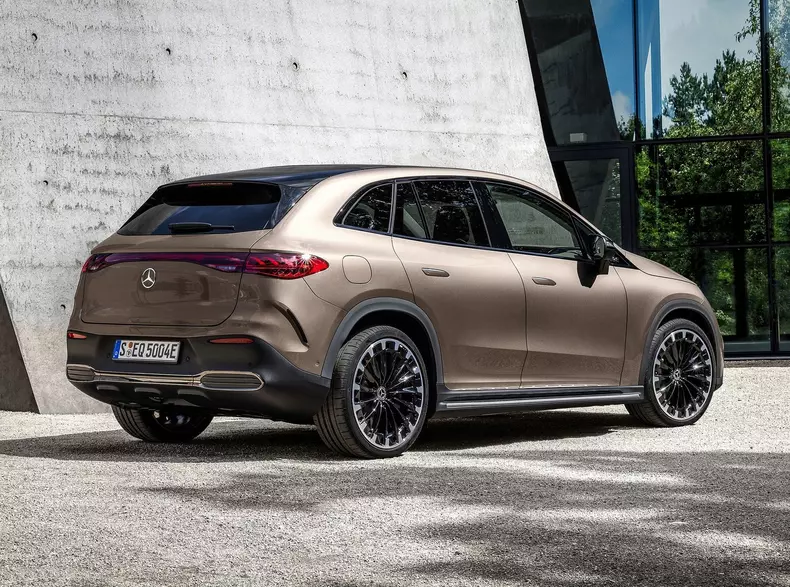 Mercedes-Benz-EQE_SUV-2024-1600-13