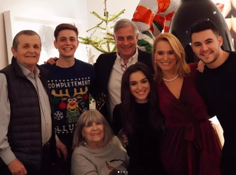 cine-sunt-socrii-si-parintii-andreei-esca-imagini-de-colectie-si-detalii-nestiute-familia-noastra-internationala-1_97529400