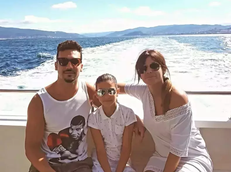 isabel-si-claudiu-de-la-insula-iubirii-fiica2
