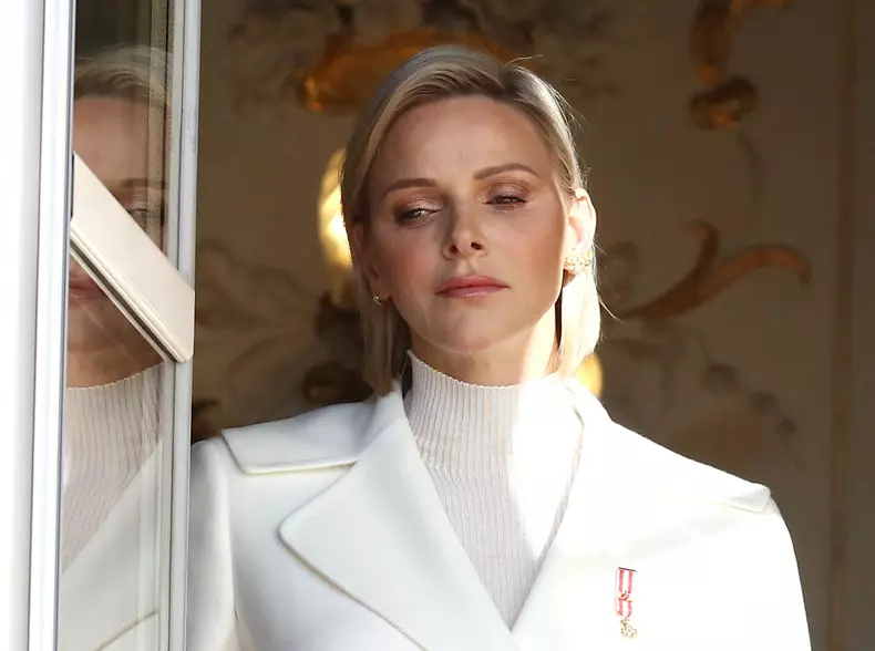 La famille princière de Monaco au balcon du palais lors de la Fête nationale monégasque à Monaco