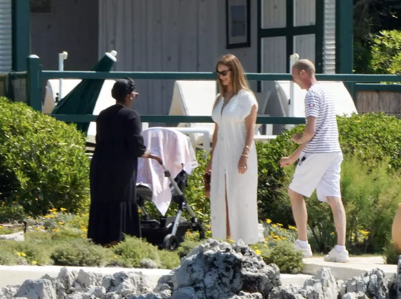 Rosie Huntington-Whiteley, selfie controversat la un an de când a născut