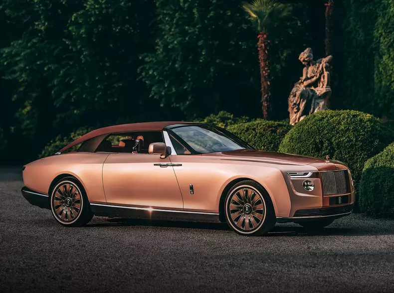 feat_Rolls-Royce-Boat_Tail-2022-1600-01