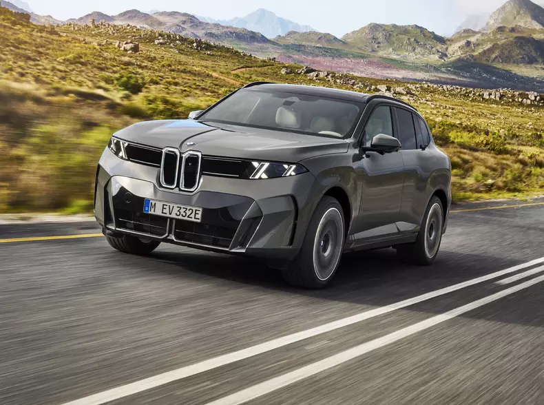 P90645985_highRes_bmw-ix5-60-xdrive-06