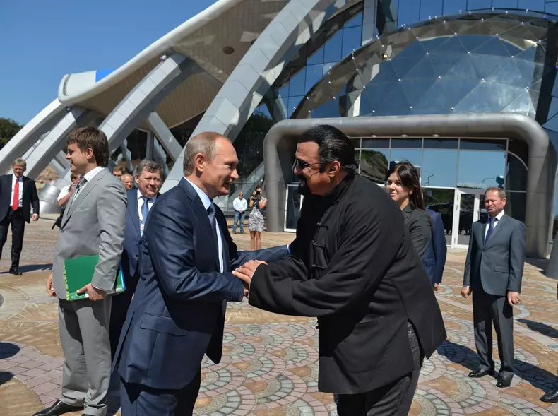 Steven Seagal îl susține în continuare pe Putin