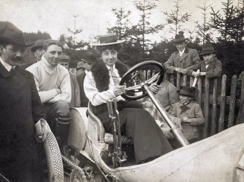 nume Mercedes 120 de ani 009