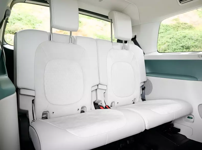 Volkswagen-ID_Buzz_LWB-2024-1600-34