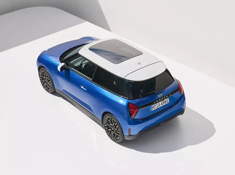 Mini-Cooper_SE-2024-1600-10