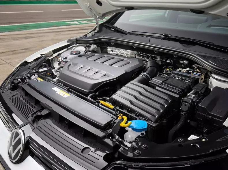 Volkswagen-Golf_GTI_Clubsport-2025-1600-2f